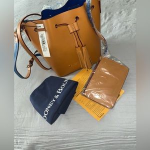 Dooney&Burke with Wristlet.🤎